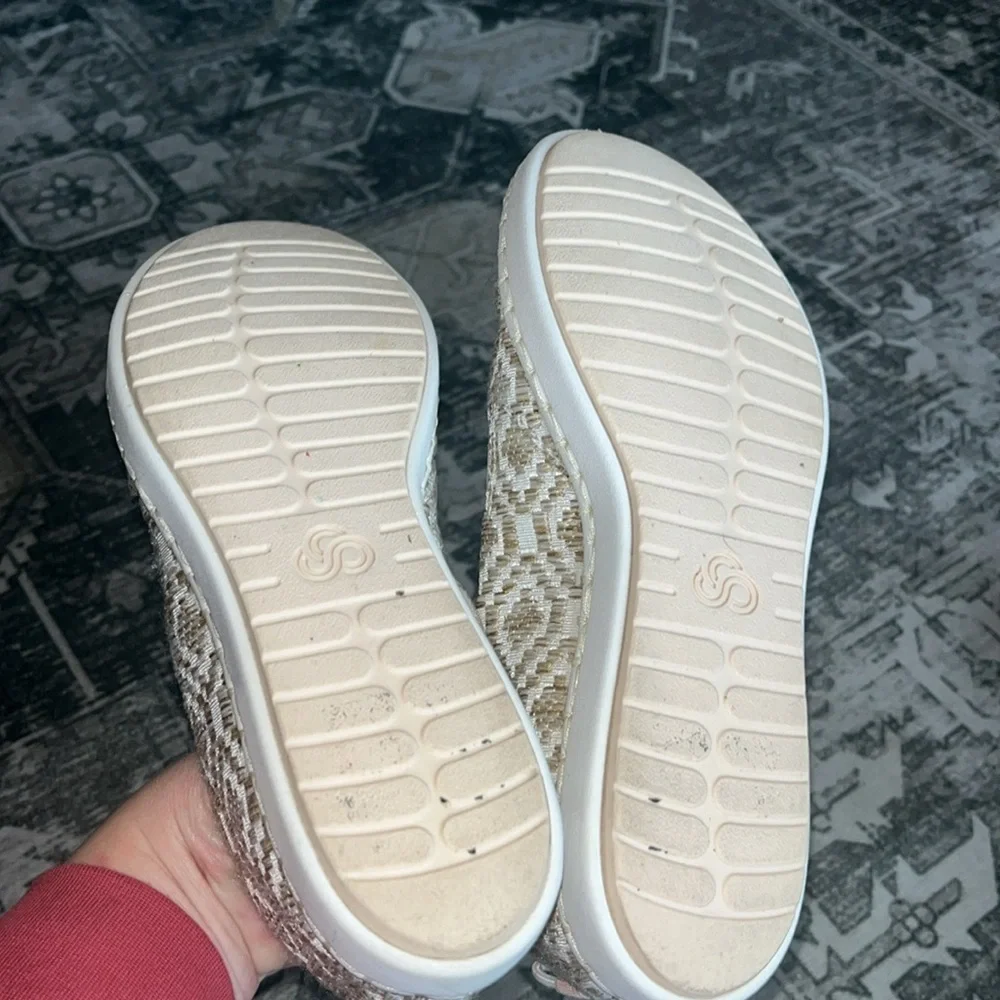 Clark’s women’s Step Glow Slip Natural size 6.5